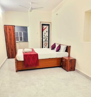 Standard Apartment, City View | Desk, laptop workspace, iron/ironing board, free WiFi - The Green Homez (Bengaluru)