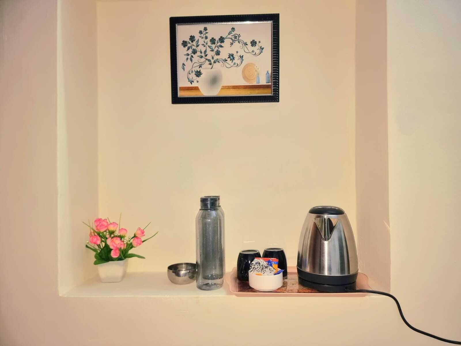 Standard Apartment, City View | Coffee and/or coffee maker
