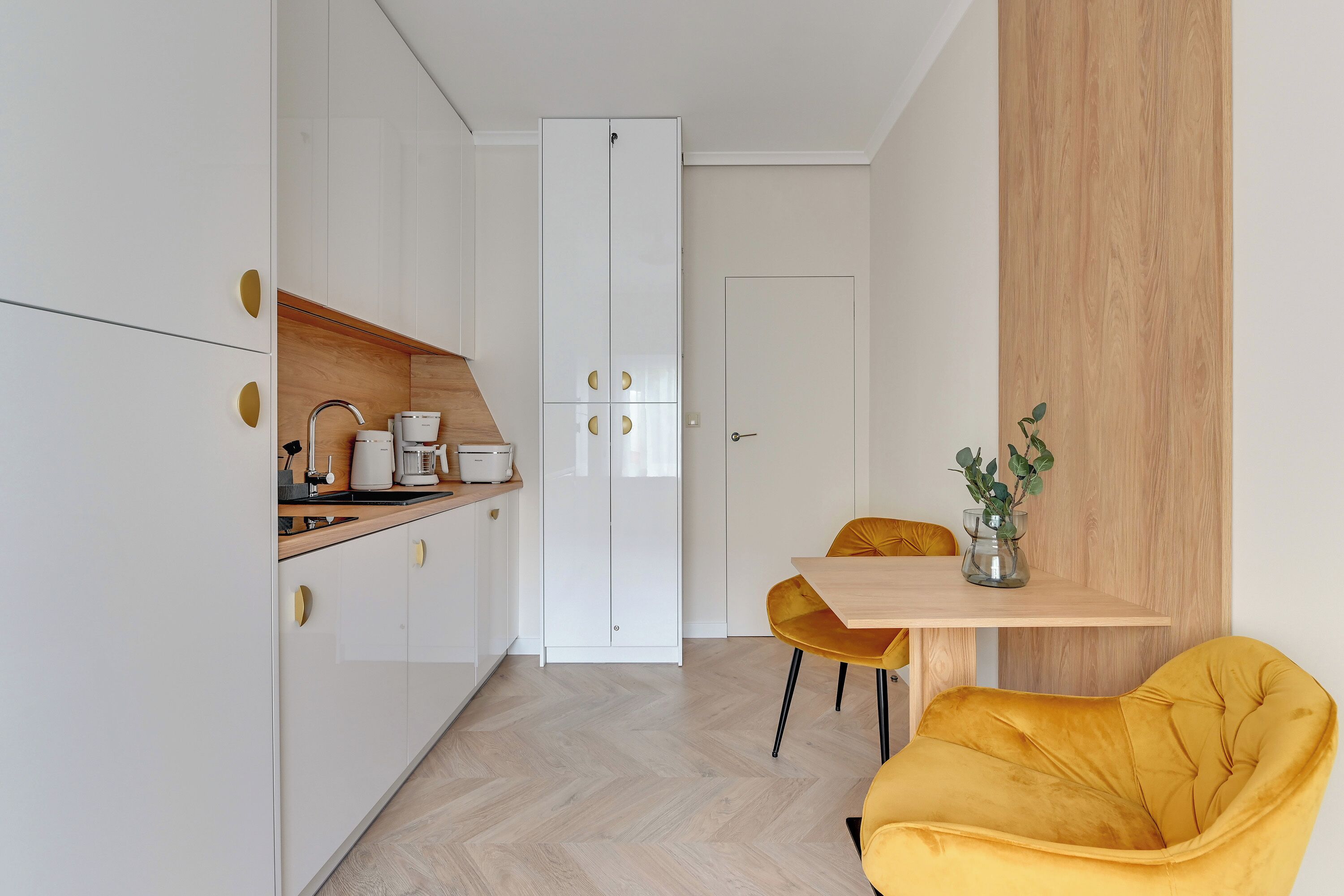 Studio Suite tiện nghi đơn giản, bếp nhỏ | Nội thất