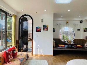 1 bedroom, iron/ironing board, WiFi, bed sheets - Cozy Haven Nest – Sunlit Glass & Green Views (Van Phu)