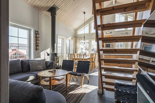 Apartment, 5 Bedrooms, Pets Not Allowed, Mountain View | Living area