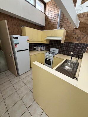 Private kitchen - Fully Furnished 3 bedroom house (Pennington)