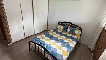 3 bedrooms, bed sheets