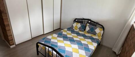 3 bedrooms, bed sheets