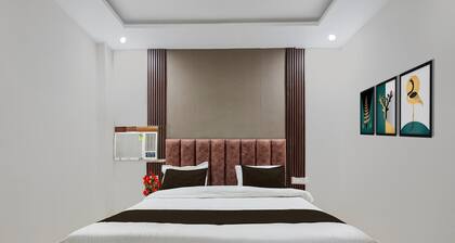 Classic Townhouse Geeta Nagar Metro