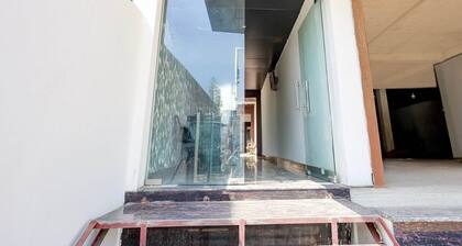 Classic Townhouse Geeta Nagar Metro