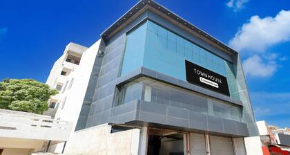 Classic Townhouse Geeta Nagar Metro