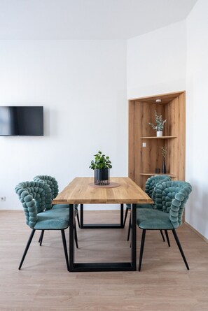 Dining - Faraway Homes Studio Klosterneuburg #7 (Klosterneuburg)