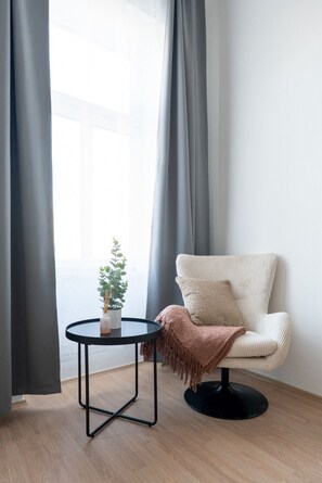 TV - Faraway Homes Studio Klosterneuburg #7 (Klosterneuburg)