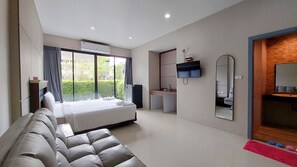 Desk, free WiFi - LK Resort (Bang Lamung)