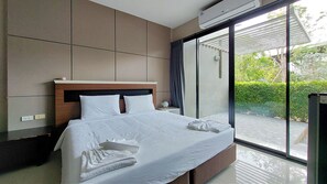 Desk, free WiFi - LK Resort (Bang Lamung)