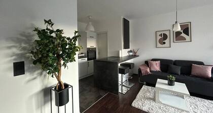 Faraway Homes Studio Bruck #11