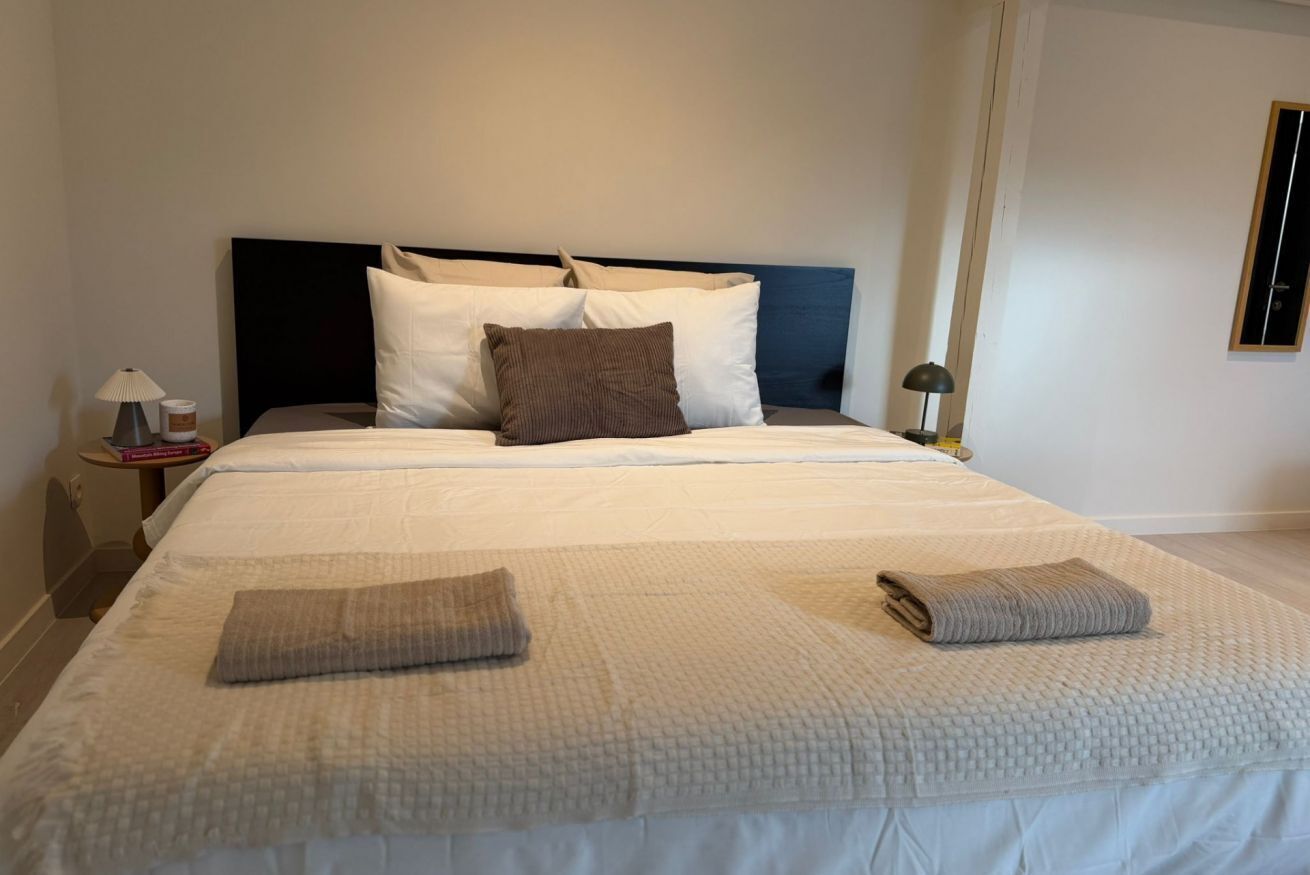 1 habitación, tabla de planchar con plancha, wifi gratis y ropa de cama 