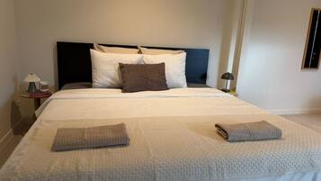 1 habitación, tabla de planchar con plancha, wifi gratis y ropa de cama