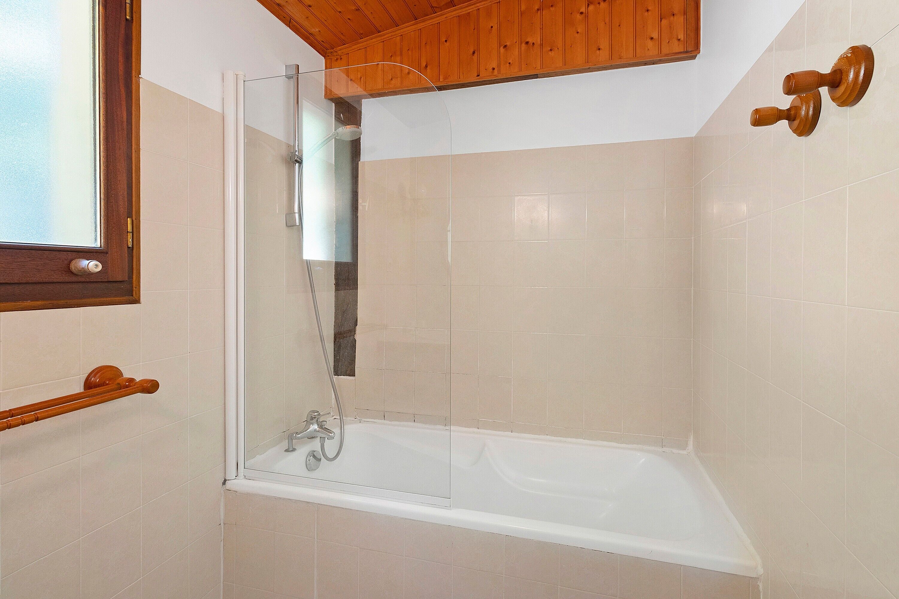 Shower, towels