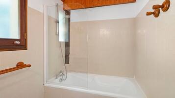 Shower, towels