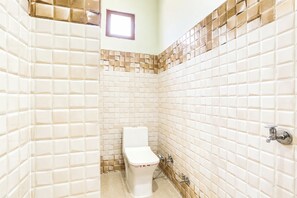 Dusche, Regendusche, Hausschuhe, Handtücher