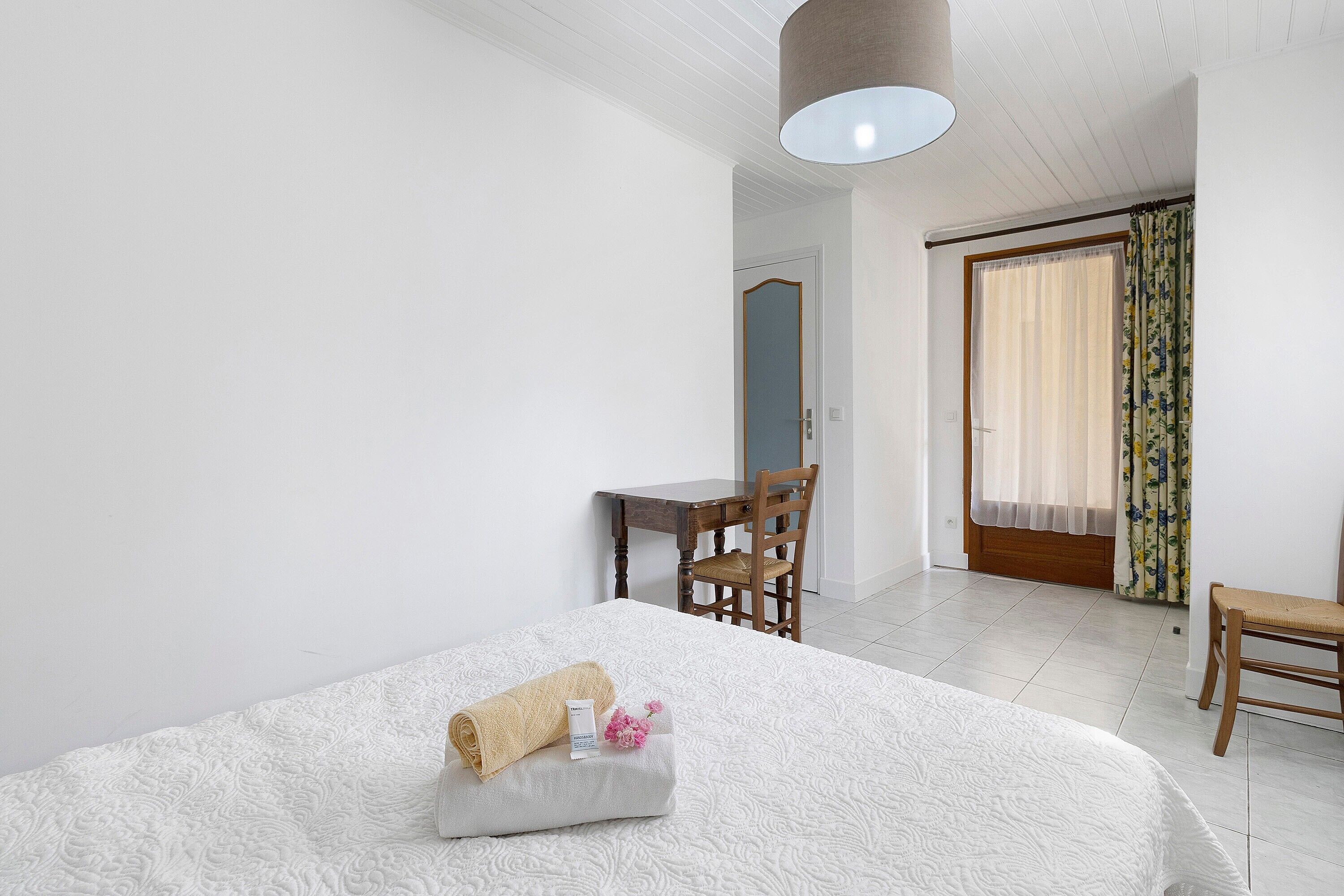 1 bedroom, WiFi, bed sheets