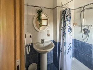Apartment, 3 Schlafzimmer, Balkon, Gartenblick | Badezimmer