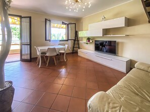 Apartment, 3 Schlafzimmer, Balkon, Gartenblick | Wohnbereich