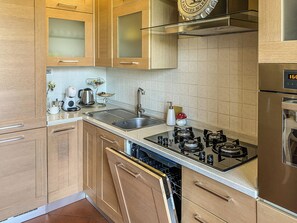 Căn hộ, 3 phòng ngủ, ban công, quang cảnh vườn | Bếp riêng