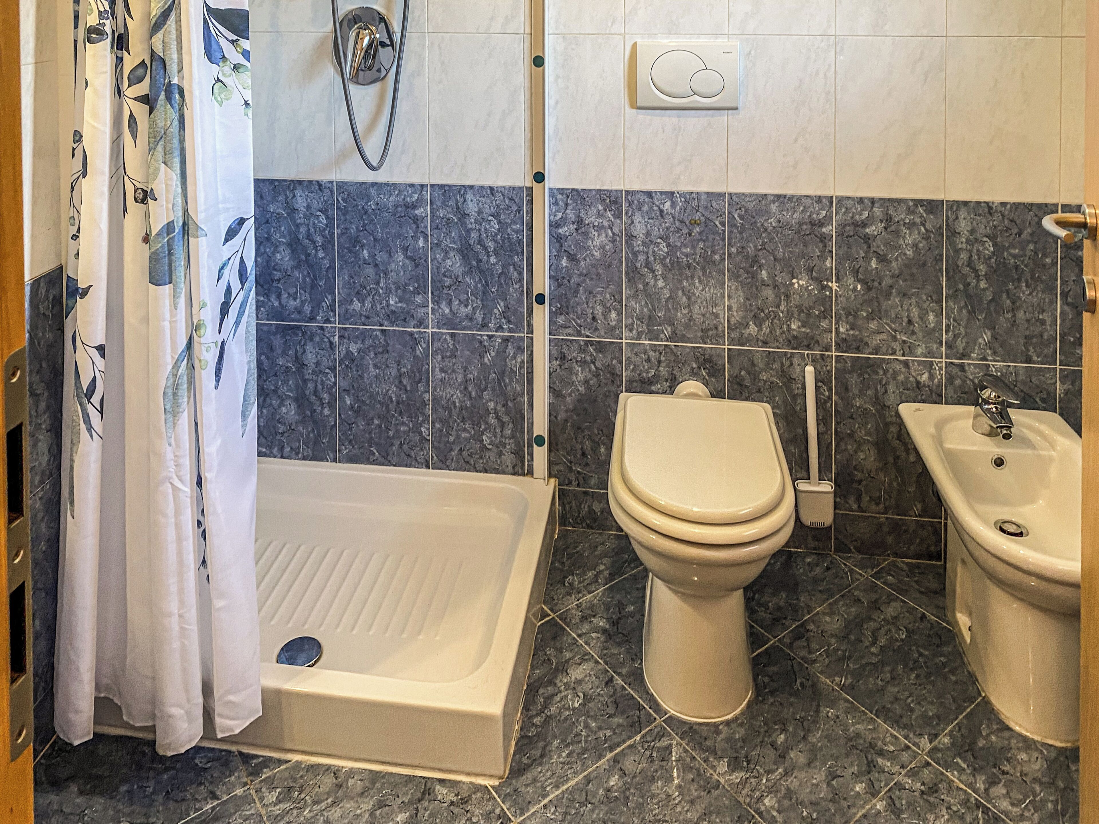 A bathroom with a bathtub, toilet, and sink.