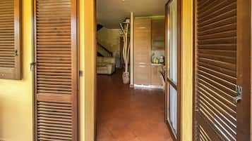 Apartment, 3 Bedrooms, Balcony, Garden View | Interior