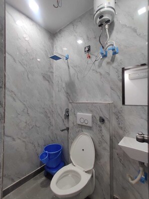 Kamar Double atau Twin | Kamar mandi | Handuk, sabun, sampo, dan tisu toilet