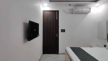 Double or Twin Room | Desk, free WiFi
