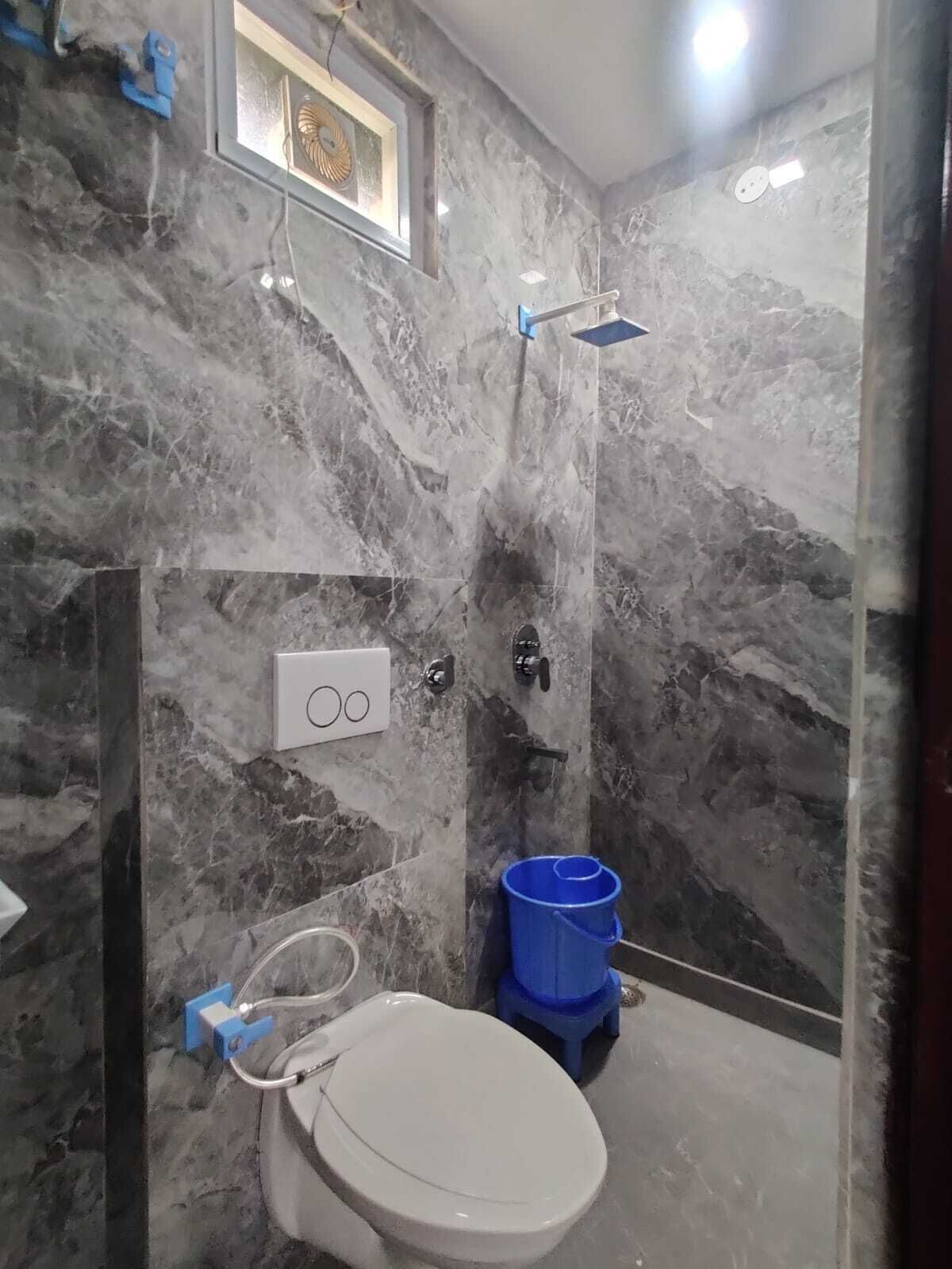 Towels, soap, shampoo, toilet paper