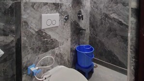 Toallas, jabón, champú y papel higiénico