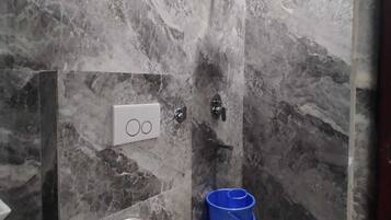 Towels, soap, shampoo, toilet paper