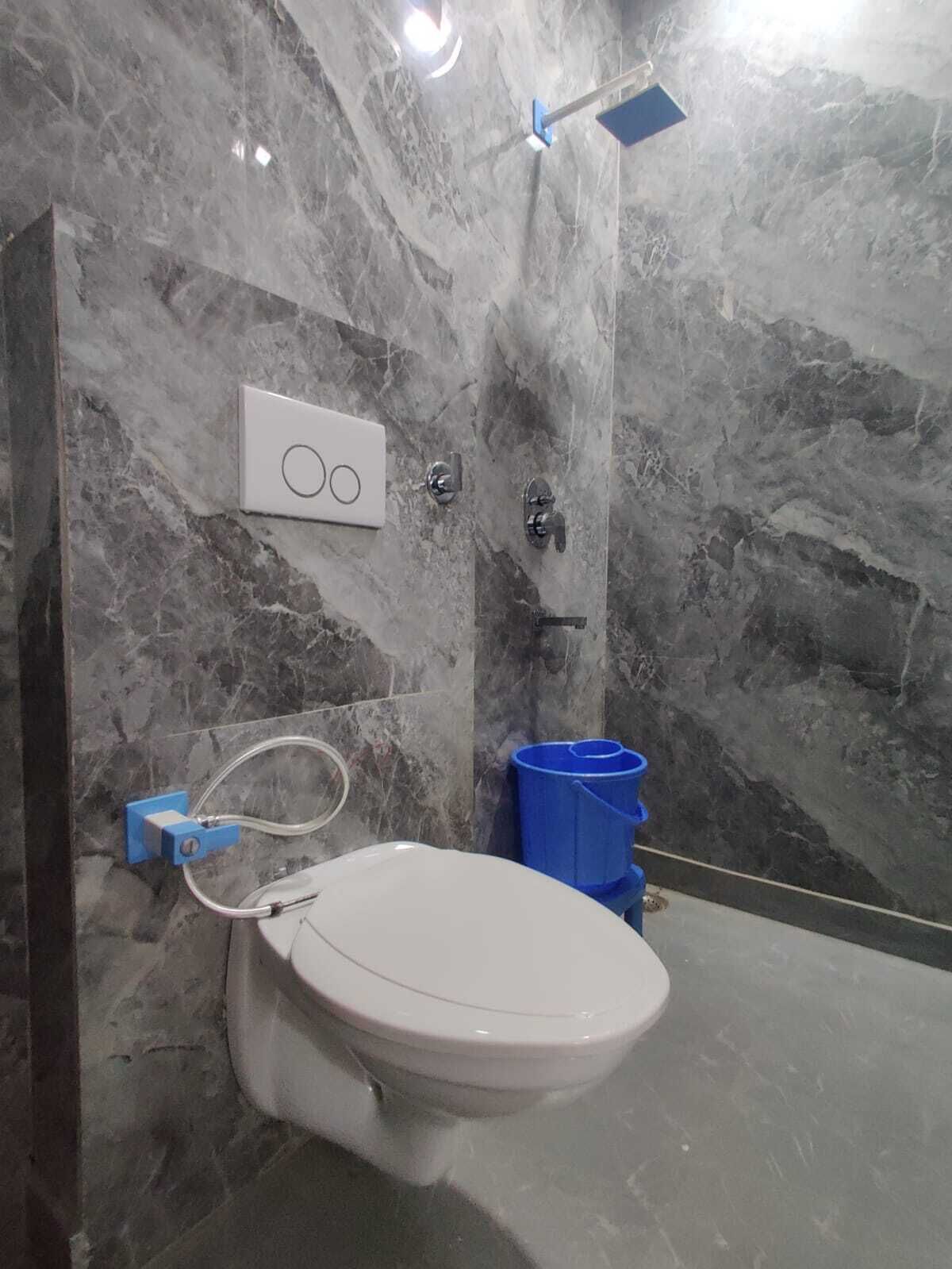 Towels, soap, shampoo, toilet paper