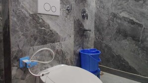 Toallas, jabón, champú y papel higiénico