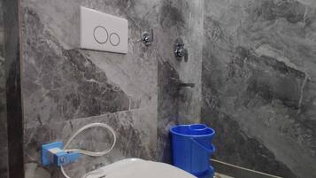 Towels, soap, shampoo, toilet paper