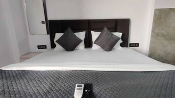 Desk, free WiFi