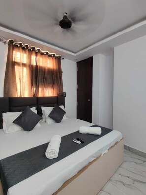 Desk, free WiFi - Hotel Abhi Residency (New Delhi)