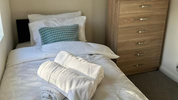 5 chambres, fer et planche à repasser, accès Internet, draps fournis