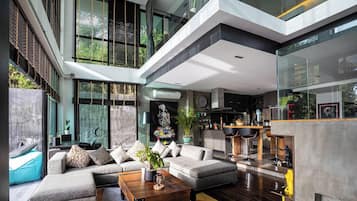 Villa, 4 habitaciones, para fumadores, alberca privada | Sala de estar | Libros