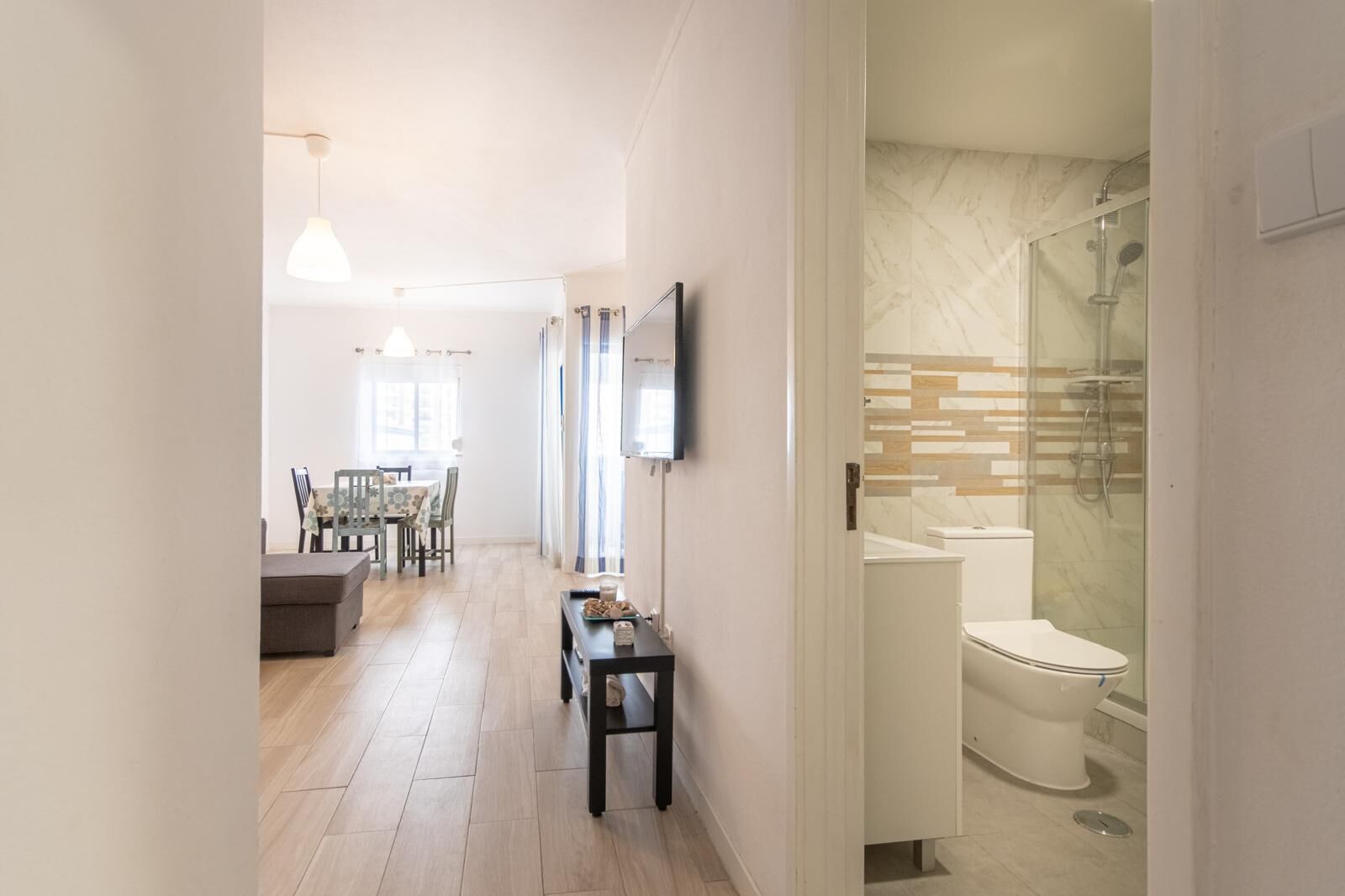 Dusche, Handtücher, Toilettenpapier