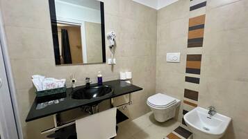 Vierbettzimmer | Badezimmer