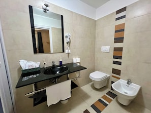 Quadruple Room | Bathroom | Hair dryer, towels, soap, shampoo