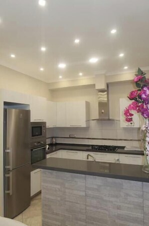 Fridge, microwave, oven, stovetop