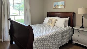 Iron/ironing board, Internet, bed sheets