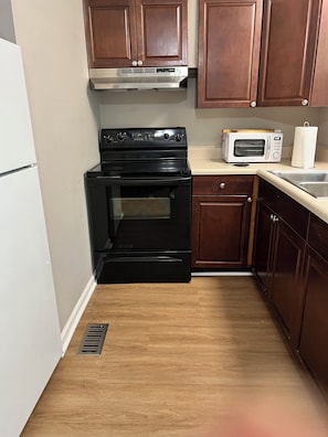 Private kitchen - Duplex 1 - Cozy 2BR pet friendly cottage with fenced in yard in Murfreesboro! (Murfreesboro)