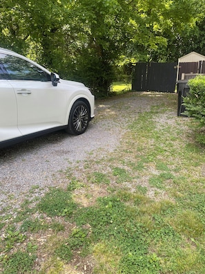 Property grounds - Duplex 1 - Cozy 2BR pet friendly cottage with fenced in yard in Murfreesboro! (Murfreesboro)