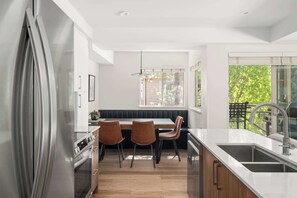 Fridge, microwave, oven, stovetop - Luxury 3-Bed Whistler Village | Private Hot Tub (Whistler)