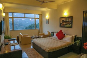 Laptop workspace, iron/ironing board, free WiFi - Misty Meadows Resort (SOLAN)