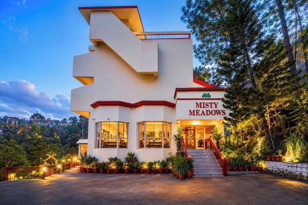 Misty Meadows Resort - Haryana