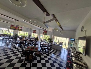 Dining - Misty Meadows Resort (SOLAN)